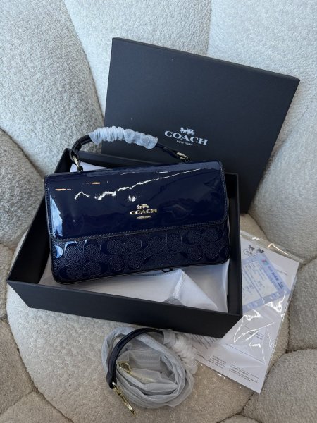 حقيبة من كوتش حجم وسط كواليتي جداّ عالية شاملة العلبة