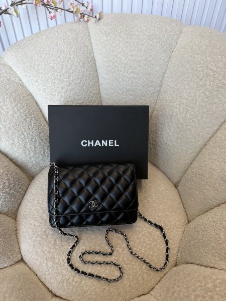 حقيبة مميزة من شانيل حجم ٢٠ سم كواليتي جداّ عالية شاملة العلبة