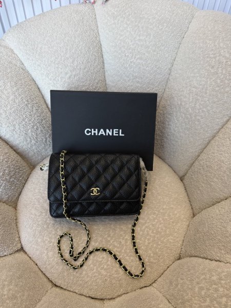 حقيبة مميزة من شانيل حجم ٢٠ سم كواليتي جداّ عالية شاملة العلبة <br> <span class='text-color-warm'>سيتوفر قريباً</span>