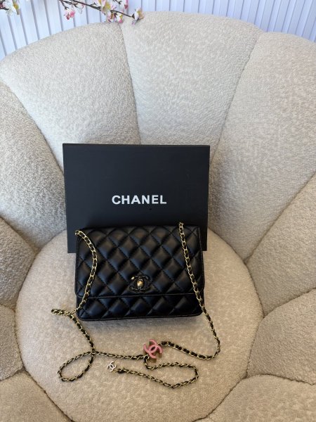 حقيبة مميزة من شانيل حجم ٢٠ سم كواليتي جداّ عالية شاملة العلبة