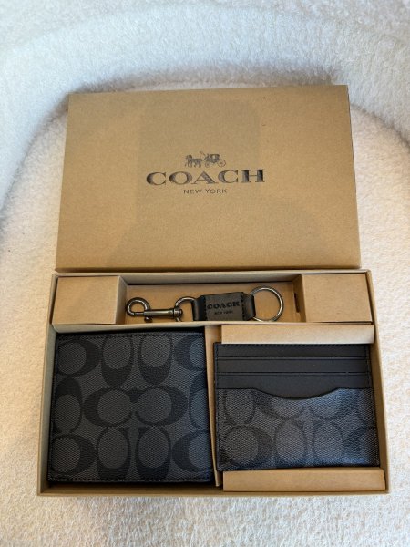 بكج رجالي مكون من ٣ قطع (جلد طبيعي ١٠٠٪؜)