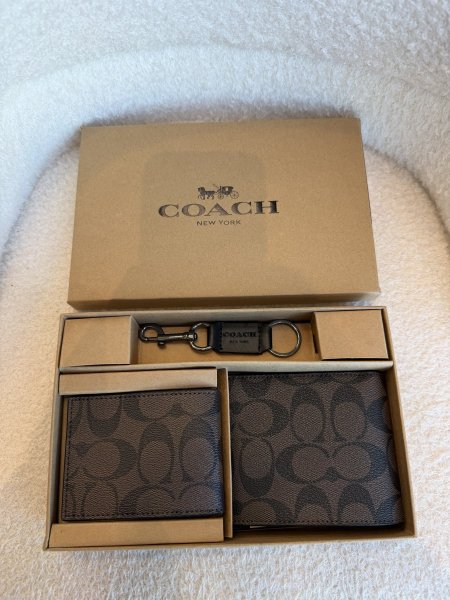 بكج رجالي مكون من ٣ قطع (جلد طبيعي ١٠٠٪؜)