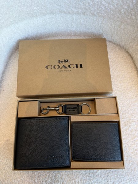 بكج رجالي مكون من ٣ قطع (جلد طبيعي ١٠٠٪؜)