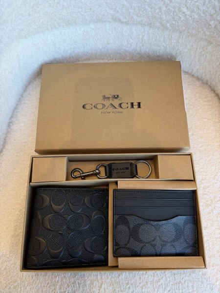 بكج رجالي مكون من ٣ قطع (جلد طبيعي ١٠٠٪؜)