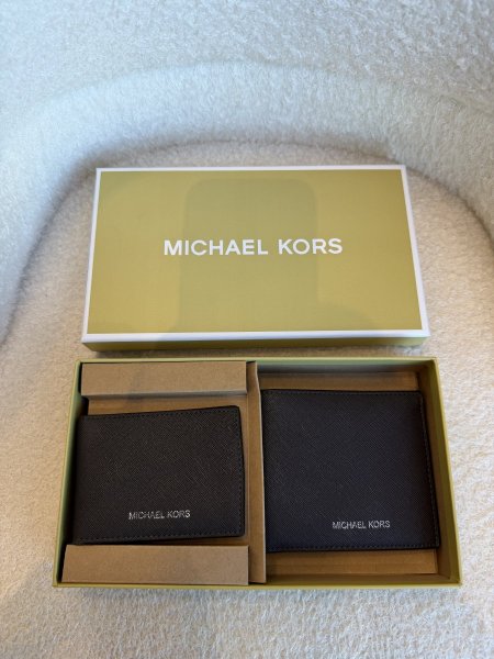 بكج رجالي مكون من قطعتين (جلد طبيعي ١٠٠٪؜)