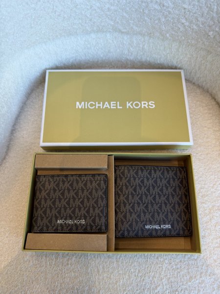 بكج رجالي مكون من قطعتين (جلد طبيعي ١٠٠٪؜)