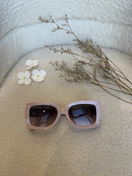 نظارة من Chanel