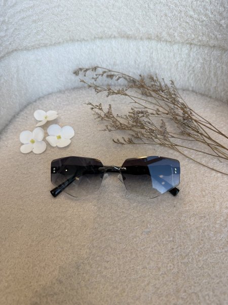 نظارة من miu miu