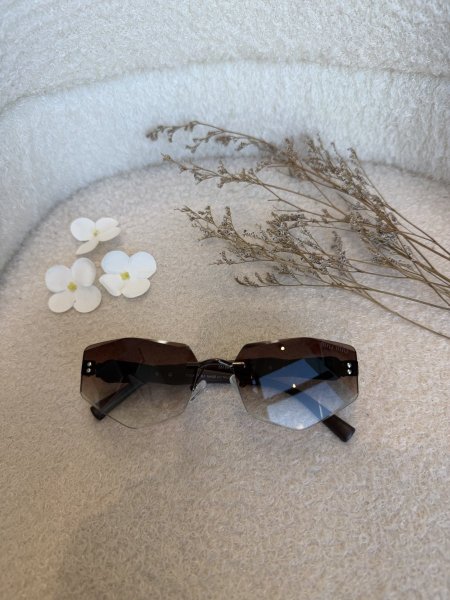 نظارة من miu miu