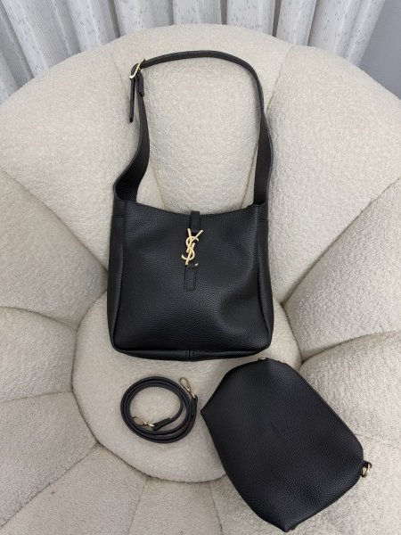 حقيبة مميزة من ysl تحتوي على حقيبة إضافية كواليتي توب <br> <span class='text-color-warm'>سيتوفر قريباً</span>