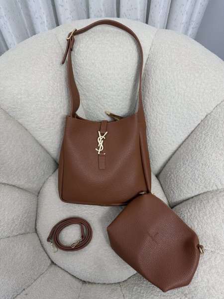 حقيبة مميزة من ysl تحتوي على حقيبة إضافية كواليتي توب <br> <span class='text-color-warm'>سيتوفر قريباً</span>