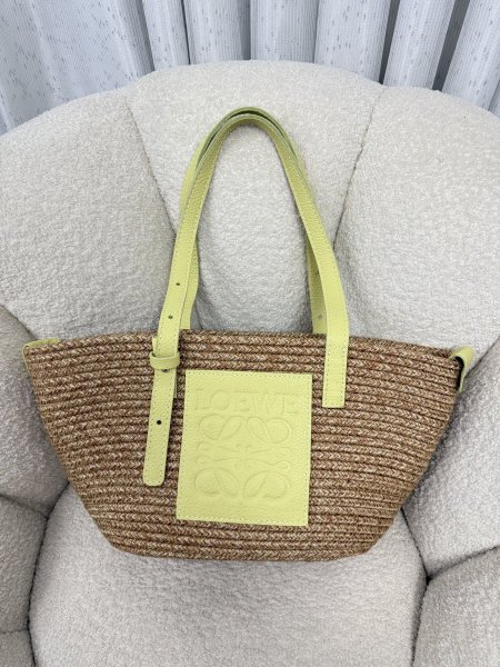 شنطة قش من Loewe حجم كبير كواليتي جداً عالية
