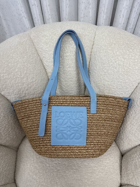 شنطة قش من Loewe حجم كبير كواليتي جداً عالية