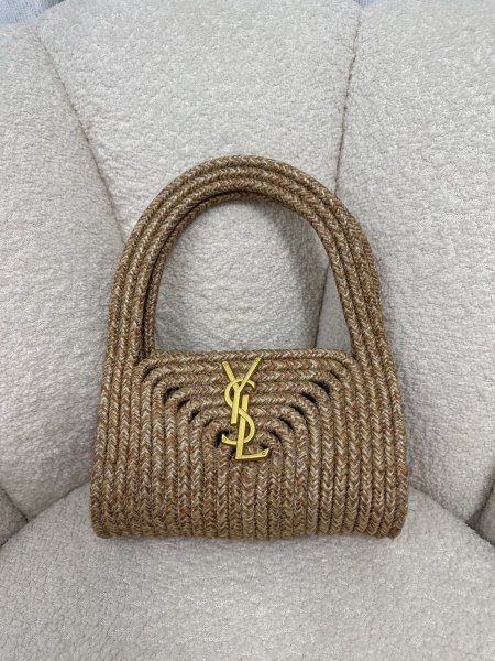 شنطة قش مميزة من ysl حجم وسط كواليتي جداً عالية