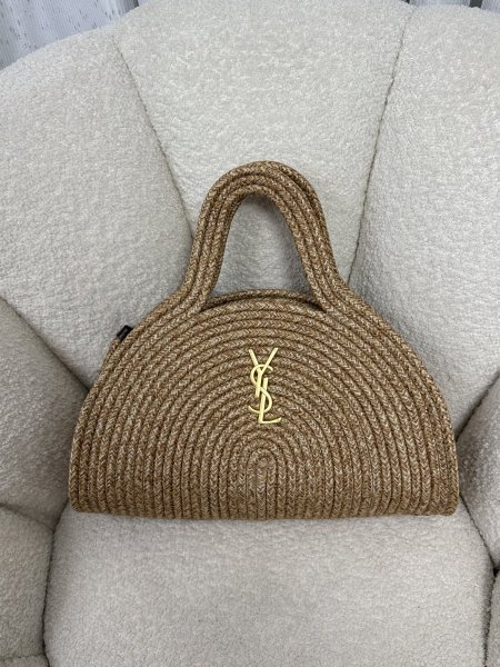شنطة قش مميزة من ysl حجم وسط كواليتي جداً عالية