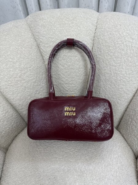 حقيبة miu miu احدث إصدار حجم 30 سم كواليتي جداً عالية