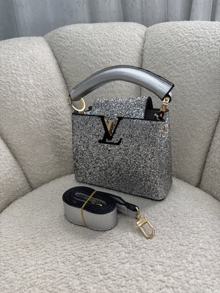 حقيبة Lv المميزة (إصدار حصري لدينا و محدود) حجم ٢٢ سم كواليتي توب <br> <span class='text-color-warm'>سيتوفر قريباً</span>