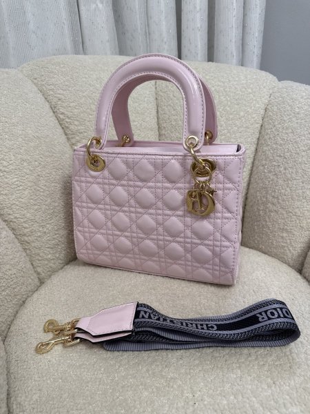 حقيبة lady Dior لون زهر بارد حجم 25سم كواليتي توب