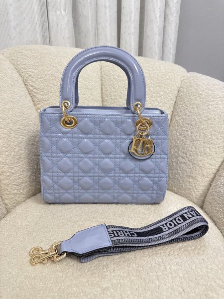 حقيبة lady Dior لون بيبي بلو حجم 25سم كواليتي توب