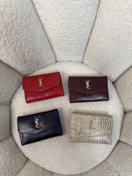 محفظة مميزة من ysl جلد تمساح حجم وسط مع سحاب داخلي
