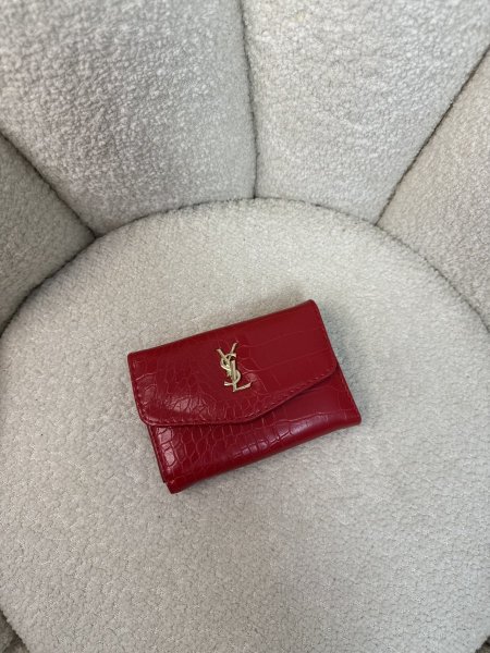 محفظة مميزة من ysl جلد تمساح حجم وسط مع سحاب داخلي