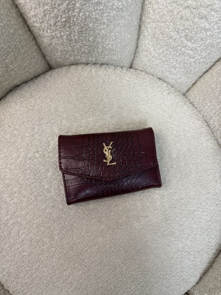محفظة مميزة من ysl جلد تمساح حجم وسط مع سحاب داخلي