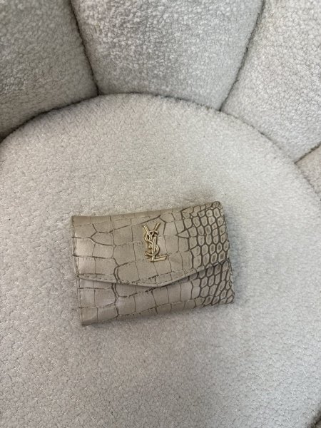 محفظة مميزة من ysl جلد تمساح حجم وسط مع سحاب داخلي