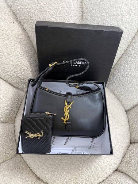 بكج ysl مكون من قطعتين (شنطة و محفظة) شامل البوكس كواليتي جداً عالية
