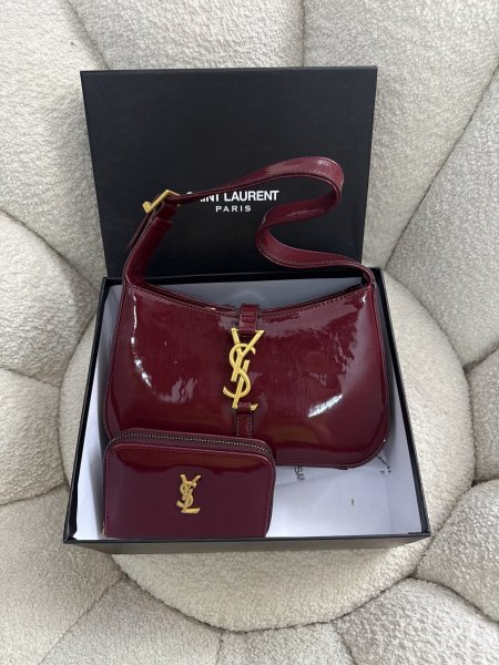 بكج ysl مكون من قطعتين (شنطة و محفظة) شامل البوكس كواليتي جداً عالية
