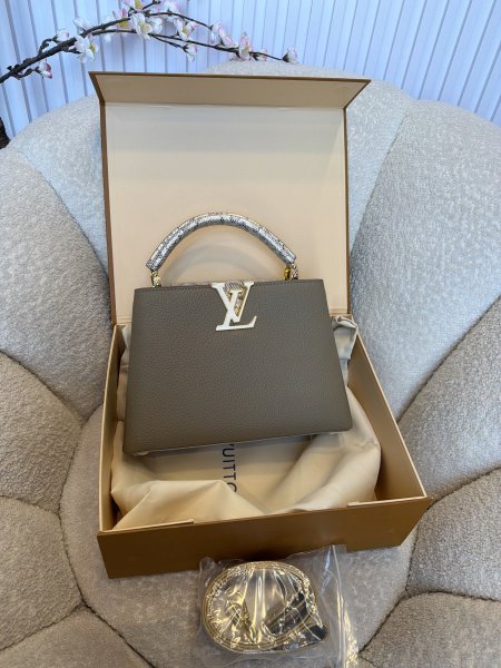حقيبة مميزة من لوي فيتون (إصدار محدود) حجم 25 سم كواليتي جداّ عالية شاملة العلبة <br> <span class='text-color-warm'>سيتوفر قريباً</span>