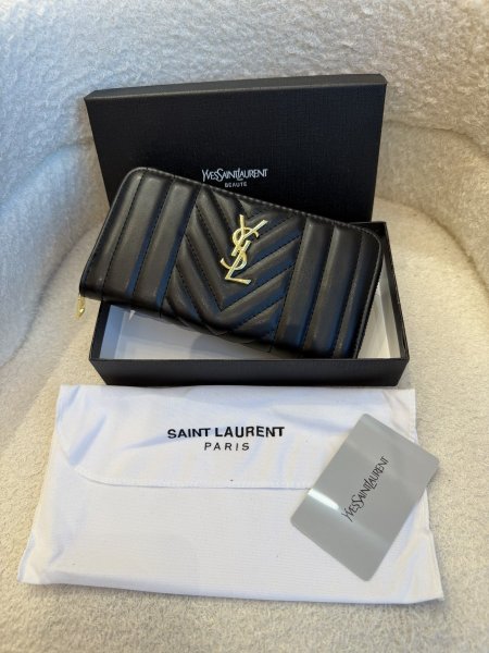 محفظة من ysl حجم كبير كواليتي جداً عالية شاملة العلبة