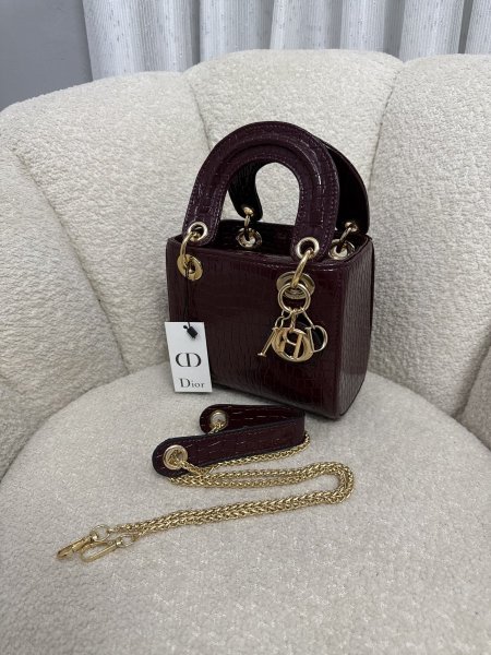 شنطة lady Dior جلد تمساح إصدار محدود حجم ٢٢ سم كواليتي جداً عالية