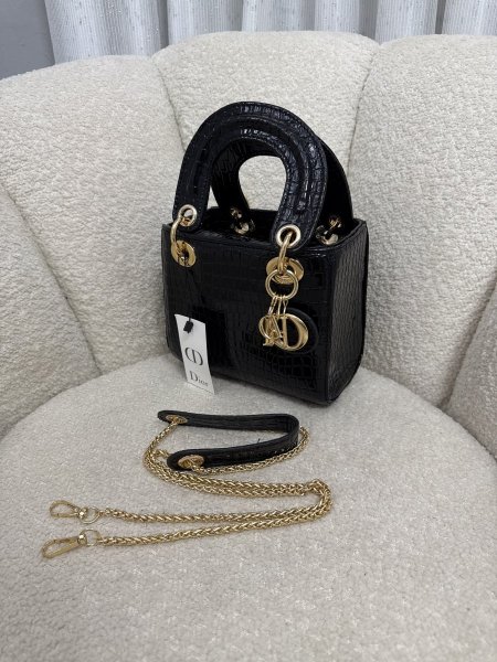 شنطة lady Dior جلد تمساح إصدار محدود حجم ٢٢ سم كواليتي جداً عالية