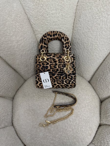 حقيبة lady Dior تايجر جلد لامع حجم ٢١ سم كواليتي جداً عالية