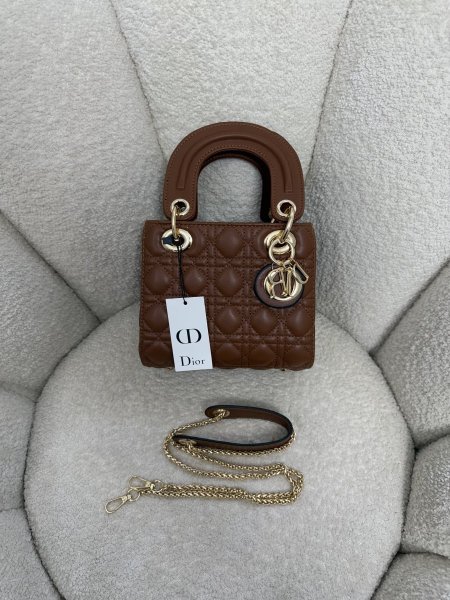 حقيبة lady Dior لون كمل حجم ٢١ سم كواليتي جداً عالية <br> <span class='text-color-warm'>سيتوفر قريباً</span>
