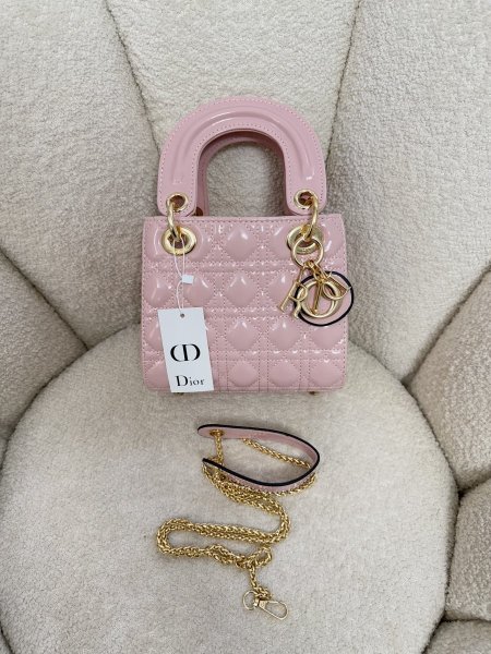 حقيبة lady Dior بيبي بينك جلد لامع حجم ٢١ سم كواليتي جداً عالية