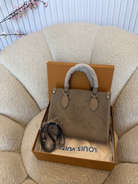 حقيبة مميزة من Louis Vuitton حجم 25سم كواليتي جداّ عالية شاملة العلبة