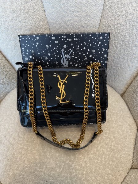 حقيبة مميزة من ysl حجم وسط كواليتي جداّ عالية شاملة العلبة