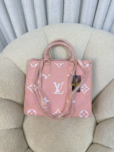شنطة من Louis Vuitton حجم 35 سم كواليتي جداً عالية (مواصفات تطابق الأصلي)