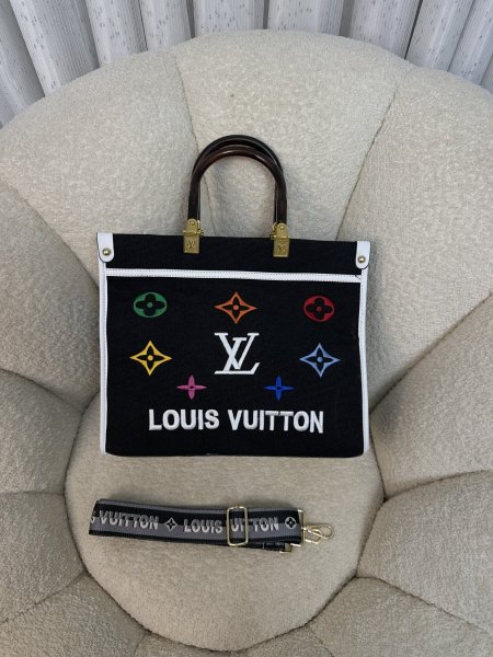 شنطة من Louis Vuitton  حجم ٣٦ سم كواليتي جداً عالية