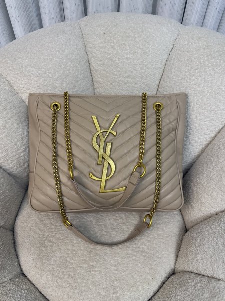 شنطة من ysl حجم ٣٦ سم كواليتي جداً عالية