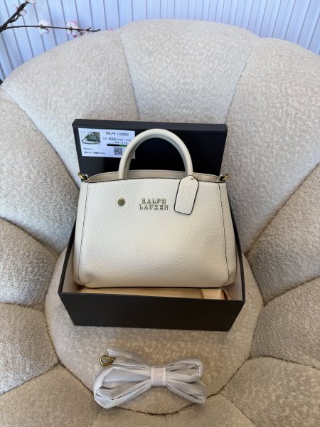 حقيبة مميزة من براند RALPH LAUREN حجم وسط كواليتي جداّ عالية شاملة العلبة (مطابقة للأصلي تماماً) <br> <span class='text-color-warm'>سيتوفر قريباً</span>