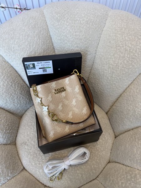 حقيبة مميزة من براند RALPH LAUREN حجم وسط كواليتي جداّ عالية شاملة العلبة (مطابقة للأصلي تماماً) <br> <span class='text-color-warm'>سيتوفر قريباً</span>