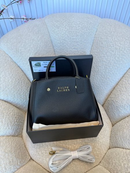 حقيبة مميزة من براند RALPH LAUREN حجم وسط كواليتي جداّ عالية شاملة العلبة (مطابقة للأصلي تماماً)