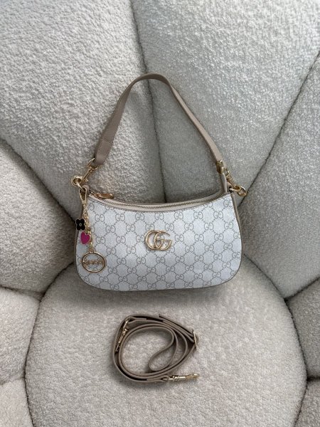 حقيبة مميزة من جوتشي حجم 22 سم كواليتي جداً عالية