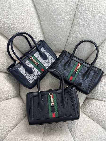 حقيبة مميزة من جوتشي حجم 25 سم كواليتي جداً عالية