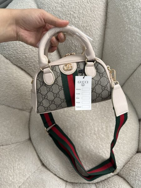 حقيبة مميزة من جوتشي حجم 20 سم كواليتي جداً عالية