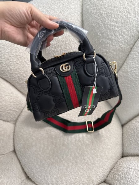 حقيبة مميزة من جوتشي حجم 20 سم كواليتي جداً عالية