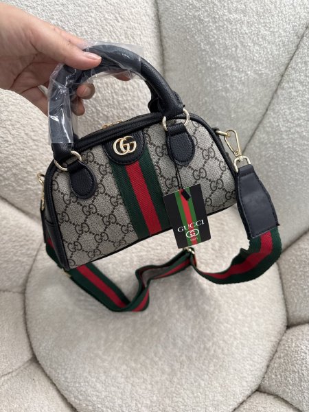 حقيبة مميزة من جوتشي حجم 20 سم كواليتي جداً عالية <br> <span class='text-color-warm'>سيتوفر قريباً</span>