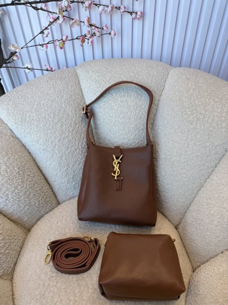 حقيبة من ysl حجم ميديوم كواليتي جداً عالية مع باوتش إضافي